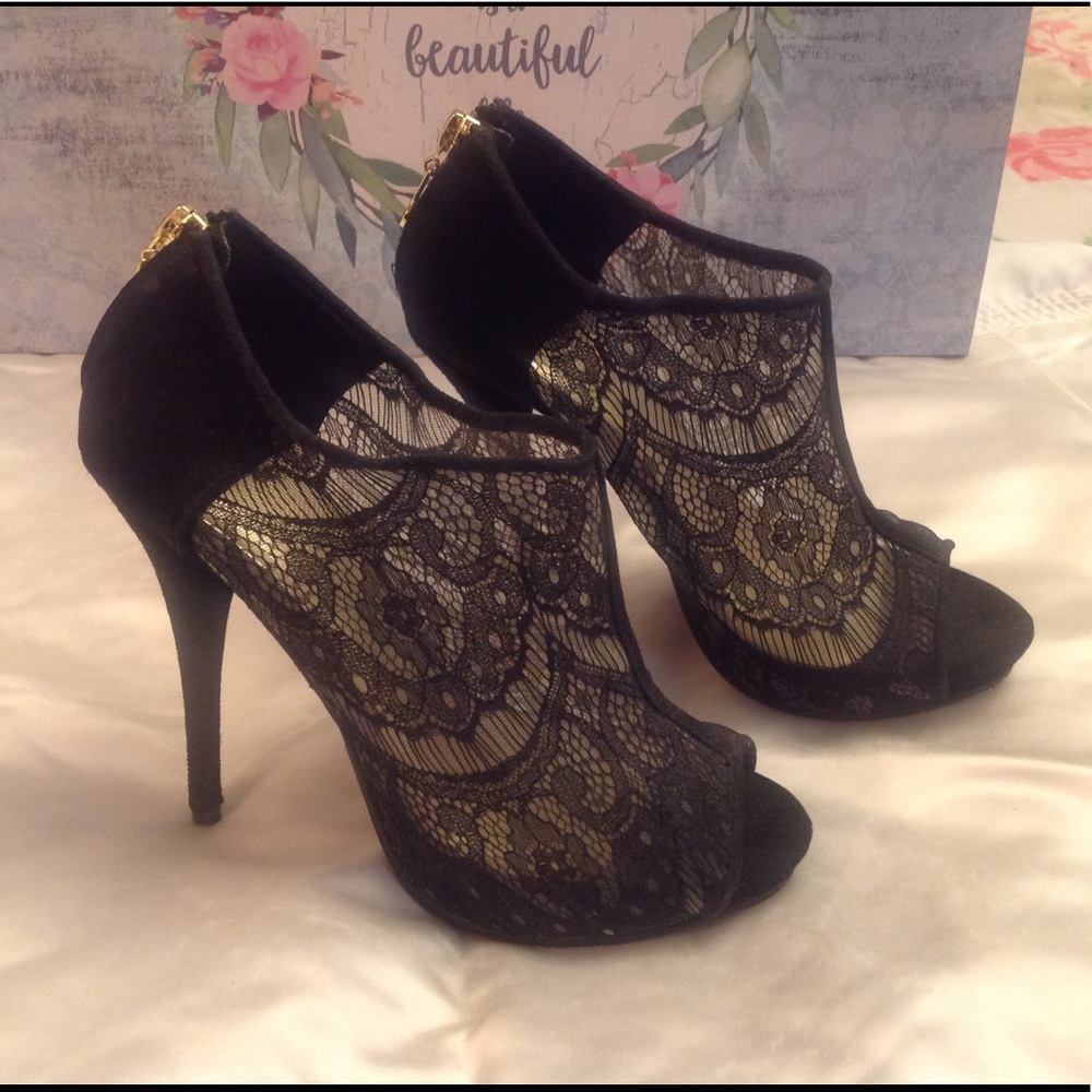 Beautiful Lace & Suede Open Toe Booties